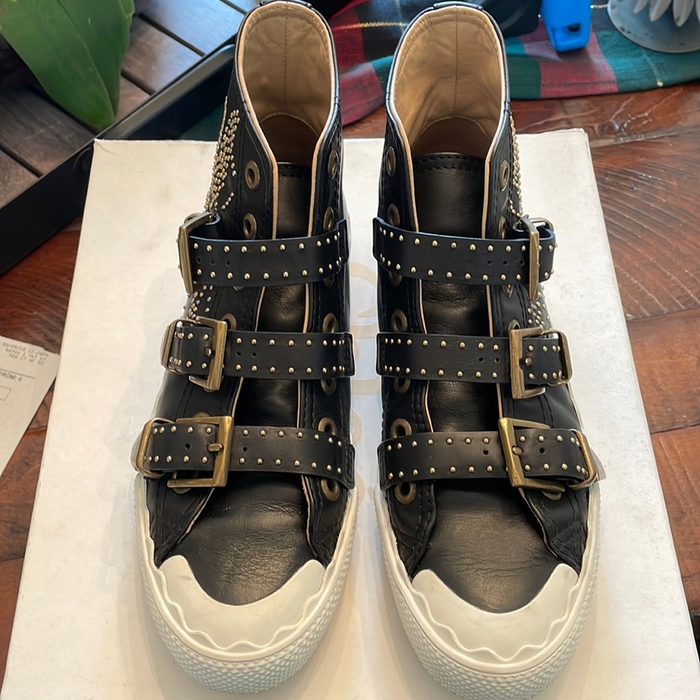 Chloe Kyle Sneaker